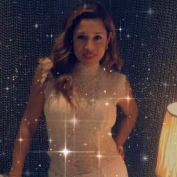Poshmark profile picture for @nono4